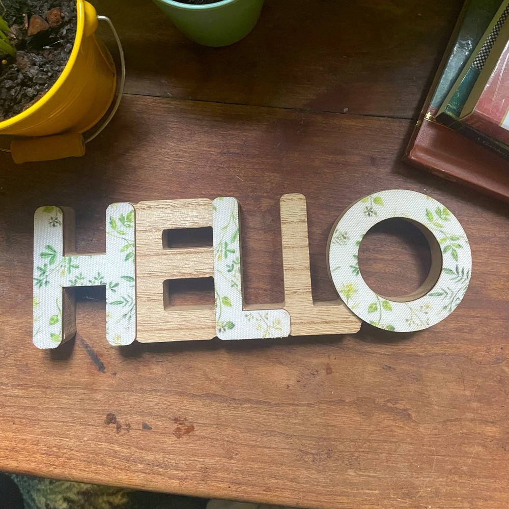 “Hello” table sign - Picture 2 of 2